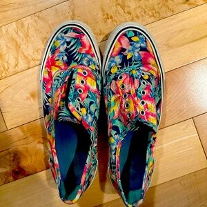 Mossimo Hawaiian Sneakers - size 8